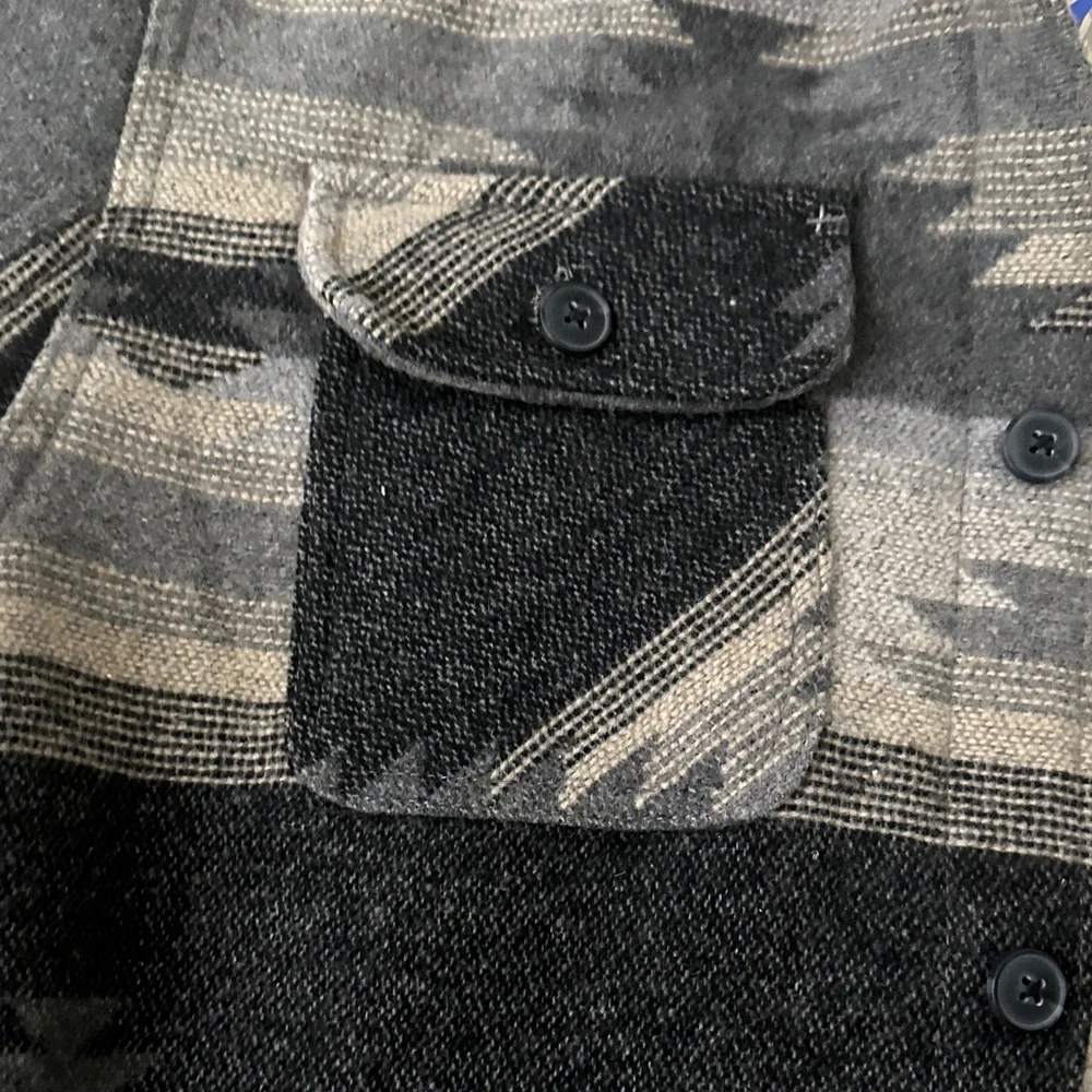 Stylish Men's Jean Jacket - Black and Gray Pattern - Picture 6 of 7